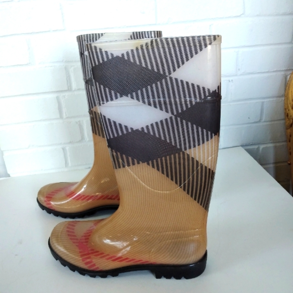 Burberry Women's Boots sz 40 9.5US
